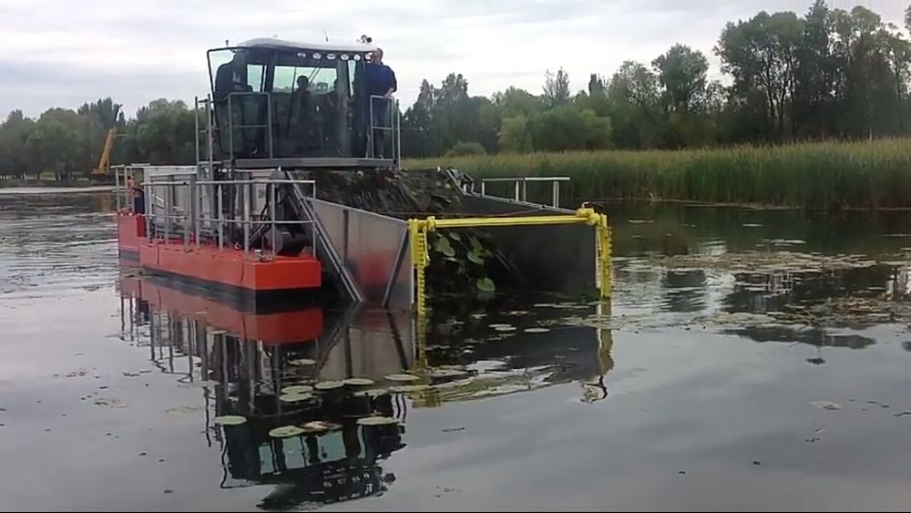 Водний комбайн для очищення водойм UDT-110M