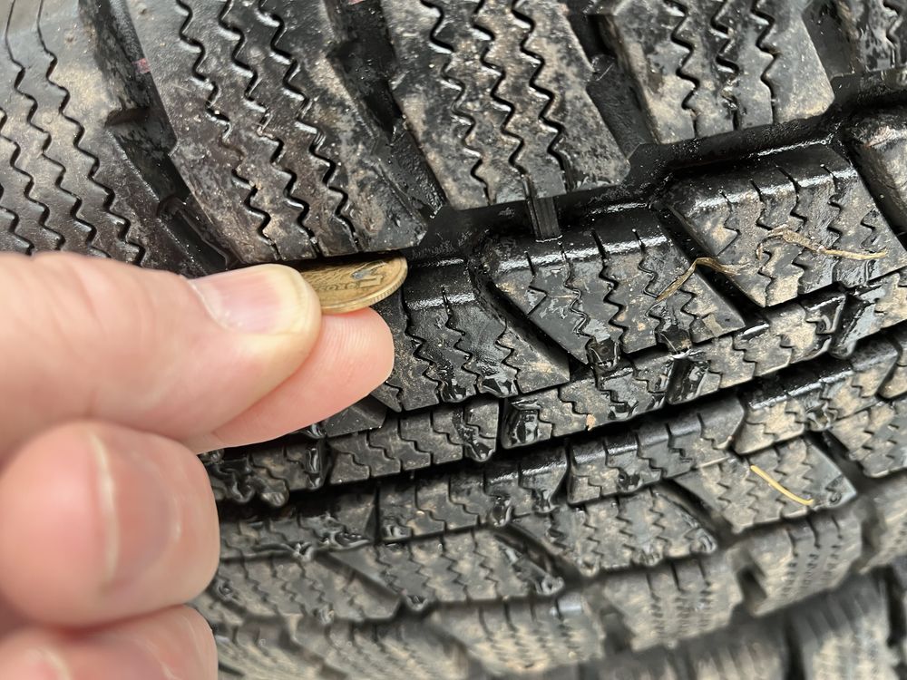 Oferta sprzedaży opon zimowych Diamondebac 225/65R16C z felgam