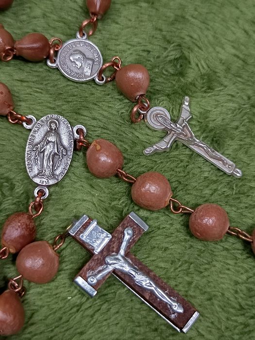 Różaniec i koronka z nasion kłokoczki (łzy Hioba). Piękny, solidny róż