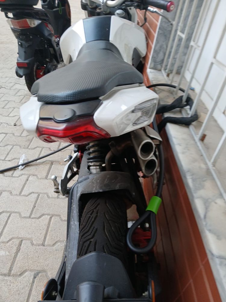 Vendo ou troco Benelli tnt 125