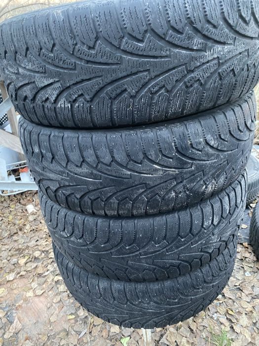 Продам комплект резини зима 215 65 16