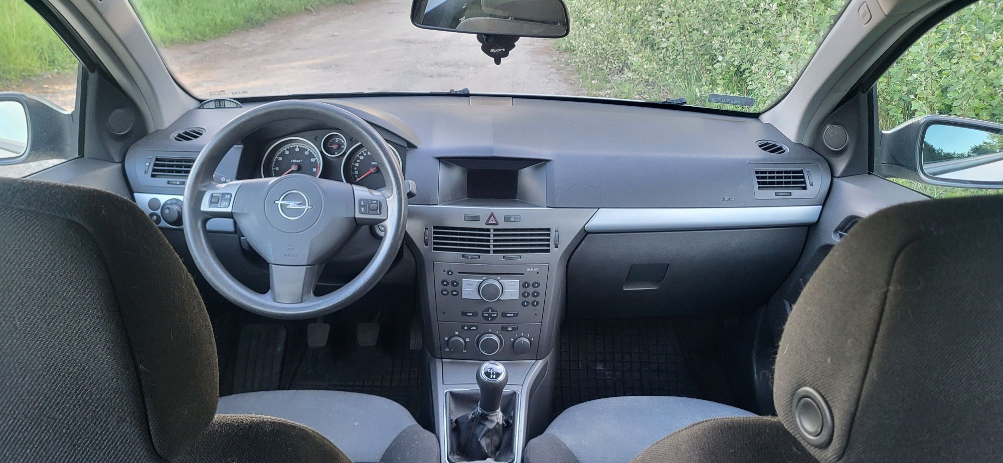 Opel Astra 3 H kombi 1.4 benzyna klimatyzacja alusy 17