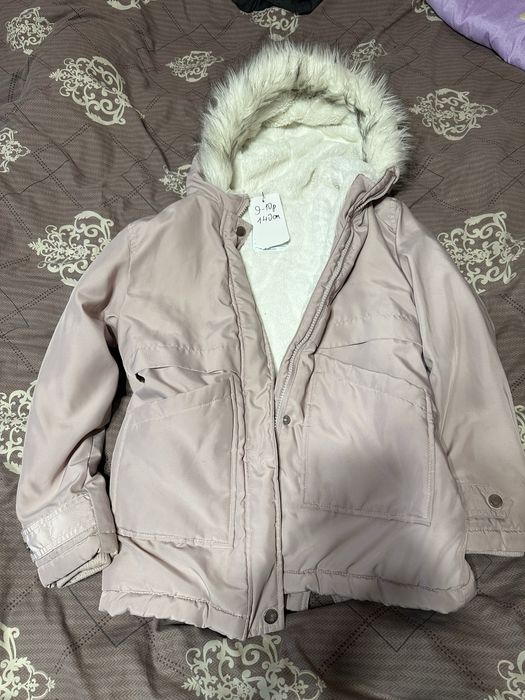 Зимова куртка на дівчинку 9-10 років 140 см