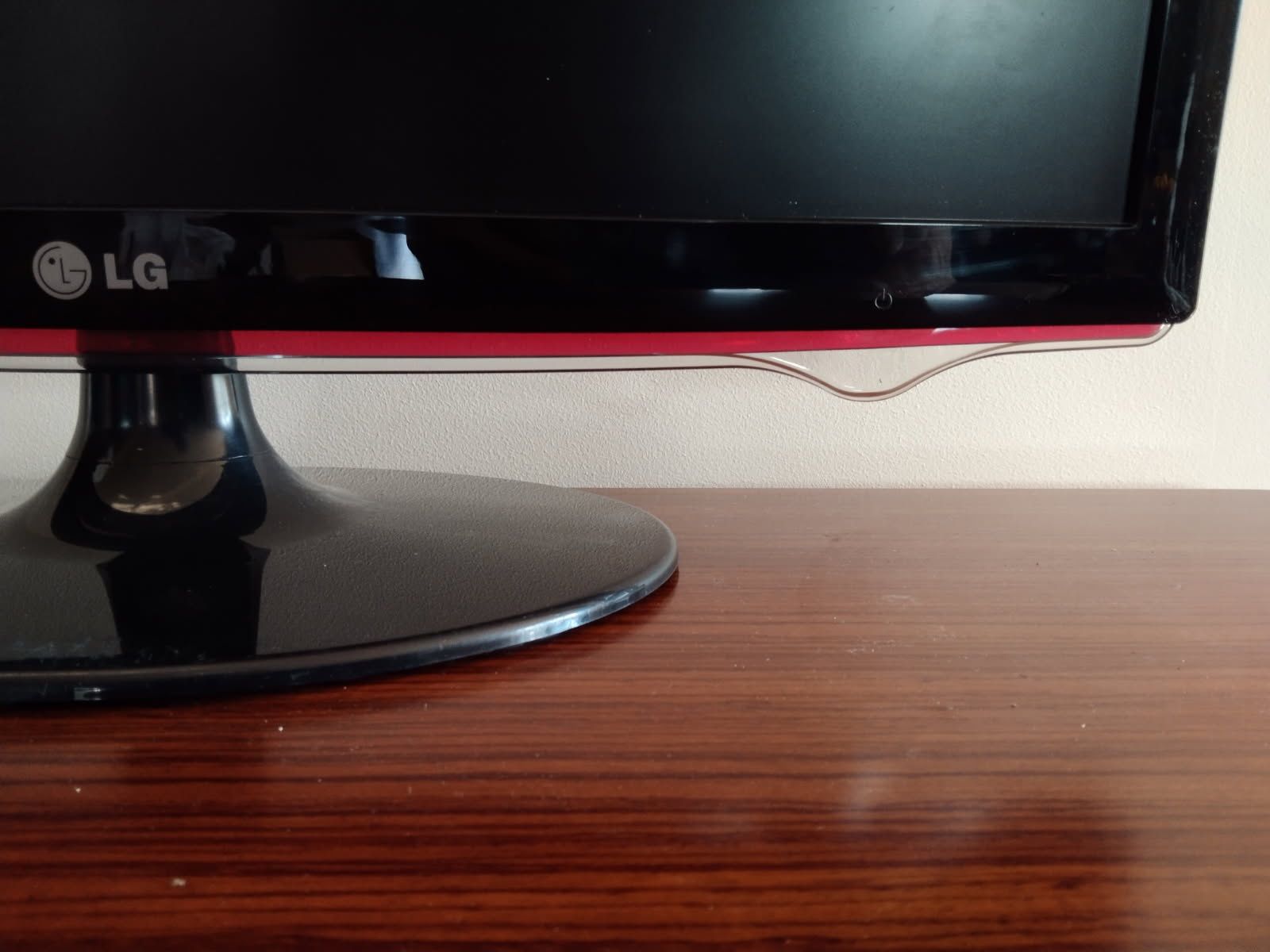 Monitor OLG W2261V HDMI