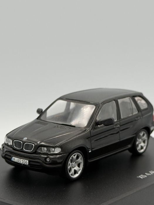 1:43 BMW E53 4.4 MINICHAMPS. Чорний колір.