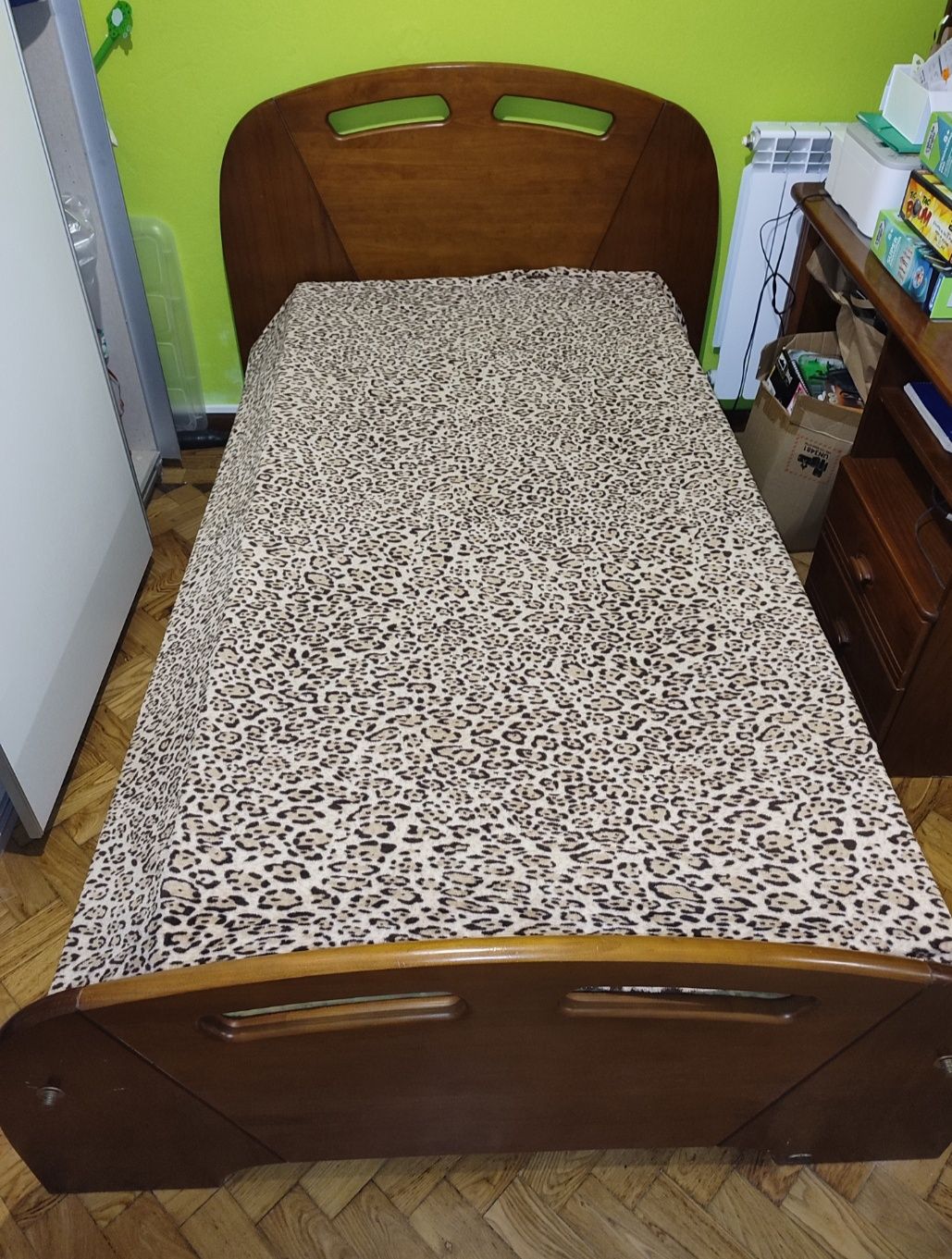 Mobília de madeira para quarto de solteiro