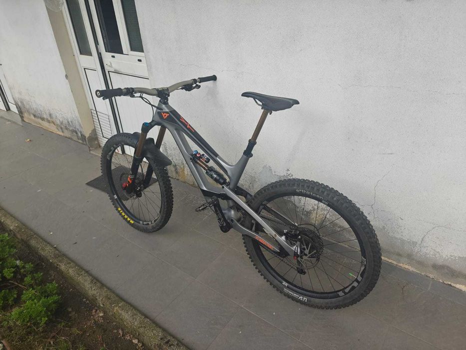 YT Capra Carbon Pro