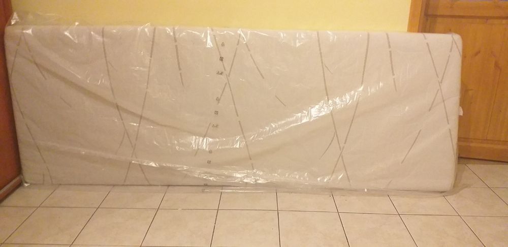 Materac na łóżko i mały telewizor - na działkę:)