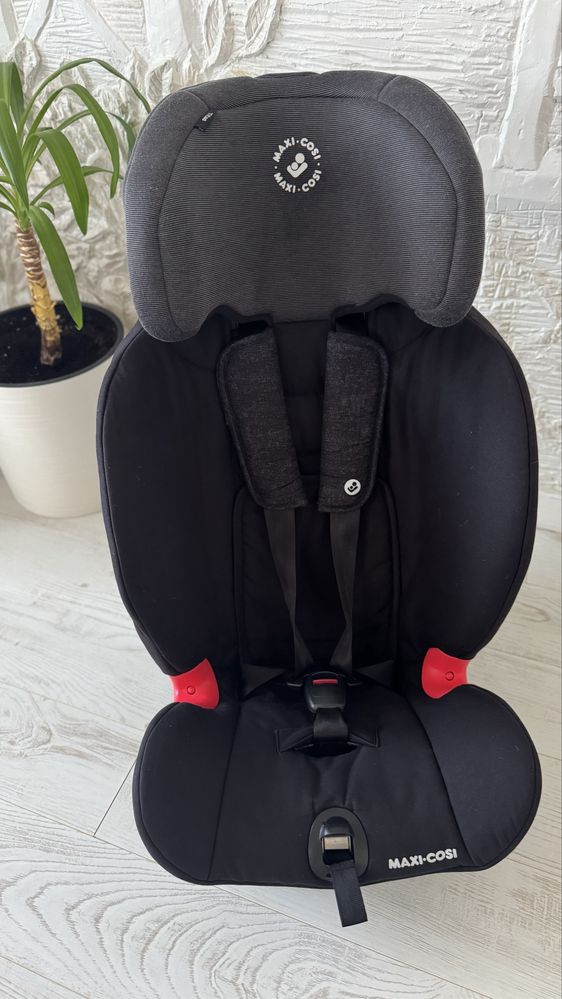 Дитяче автокрісло maxi-cosi з isofix 9-36 максі-косі з ісофіксом