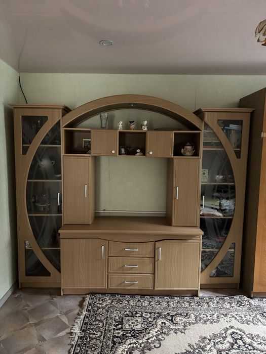 Продам стенку з підсвіткою в чудовому стані