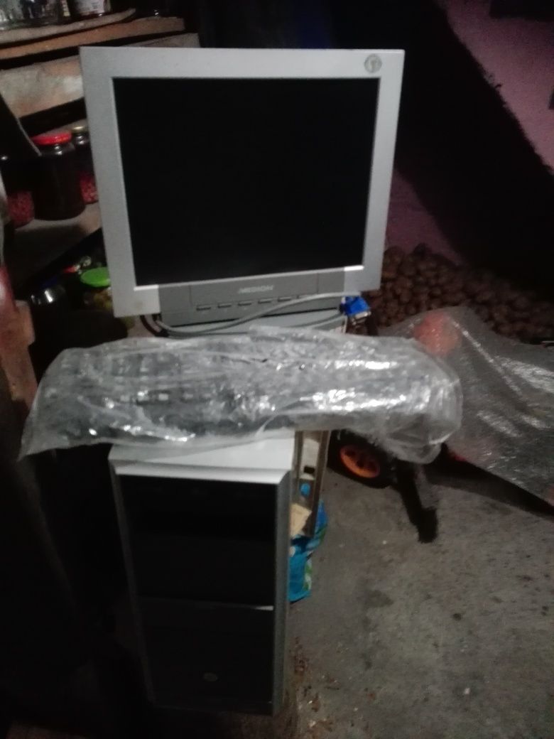 Zestaw koputer stacjonarny plus monitor LCD cały zestaw