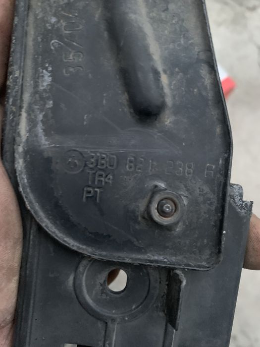 Правий Кронштейн кріплення бампера passap b5+