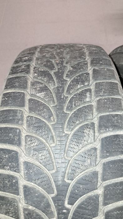 2 szt opon zimowych Bridgestone  Blizzak  lm 80. 235/55/19  105V