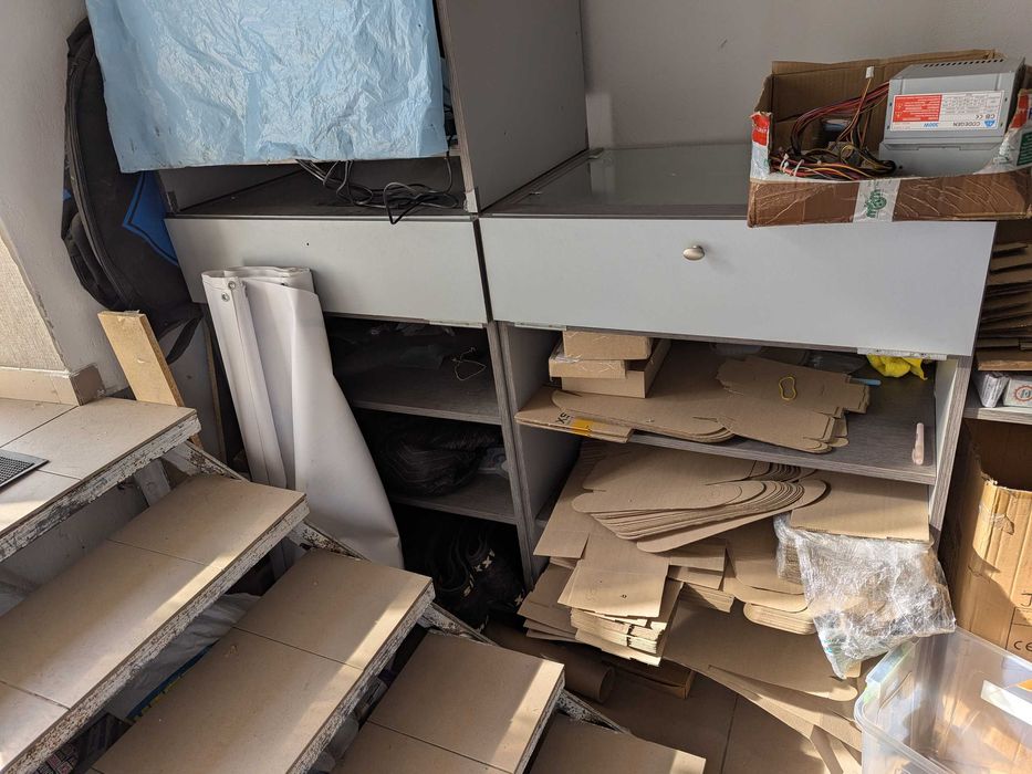 Прилавки вітрини торгові + стіл продавця для магазину