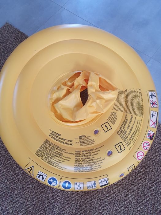 Kółko dla niemowlaka,  kółko do pływania dla niemowlaka i  starszego d