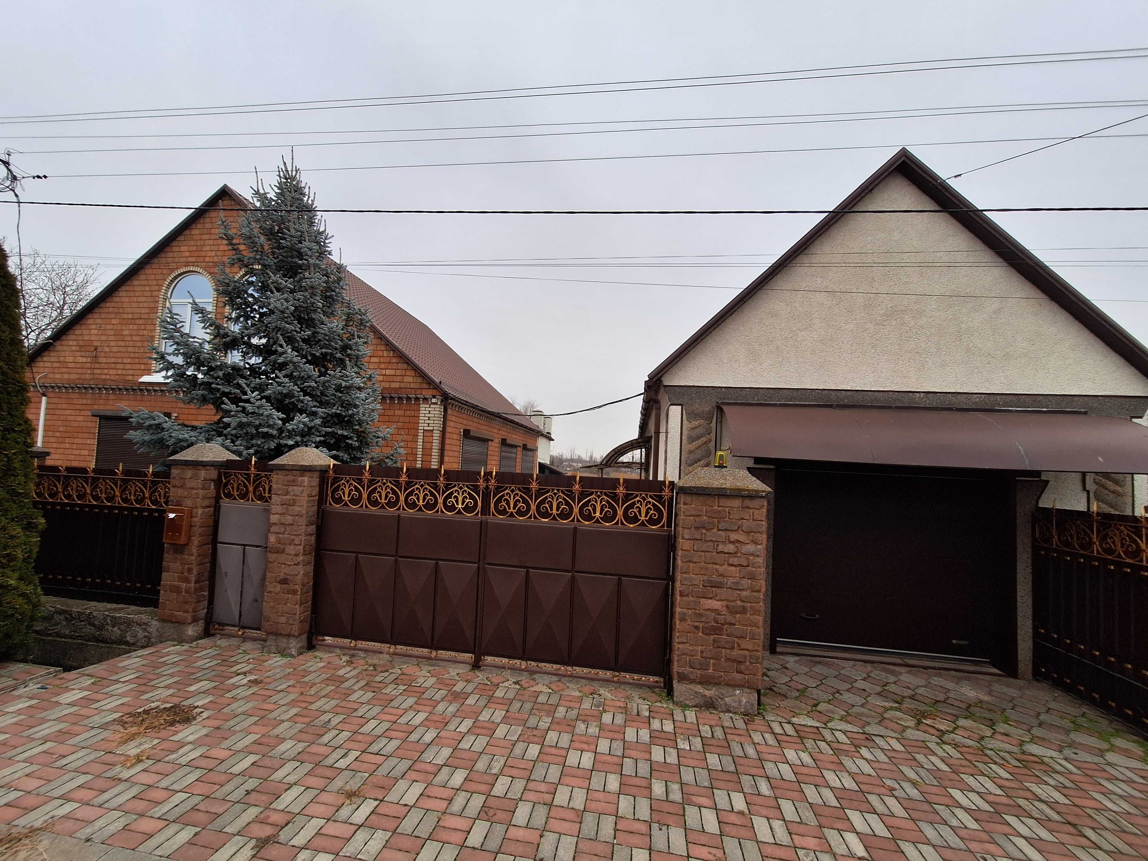 Новий готовий сучасний будинок.