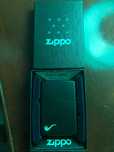 Zippo na caixa como novo. Nunca foi usado