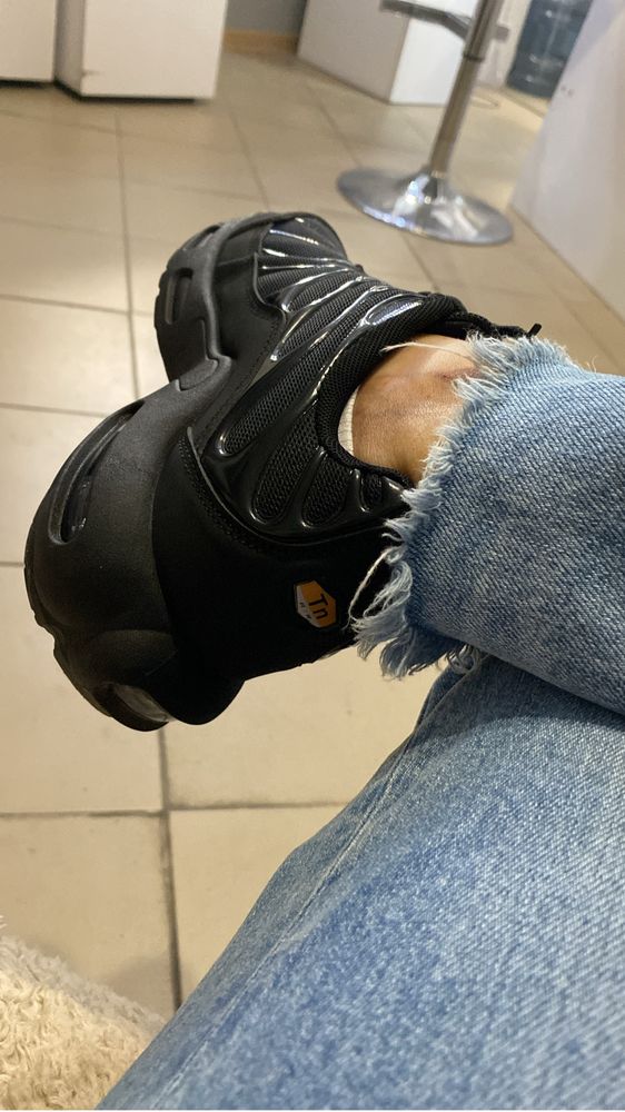 Кросівки чорні Nike tn