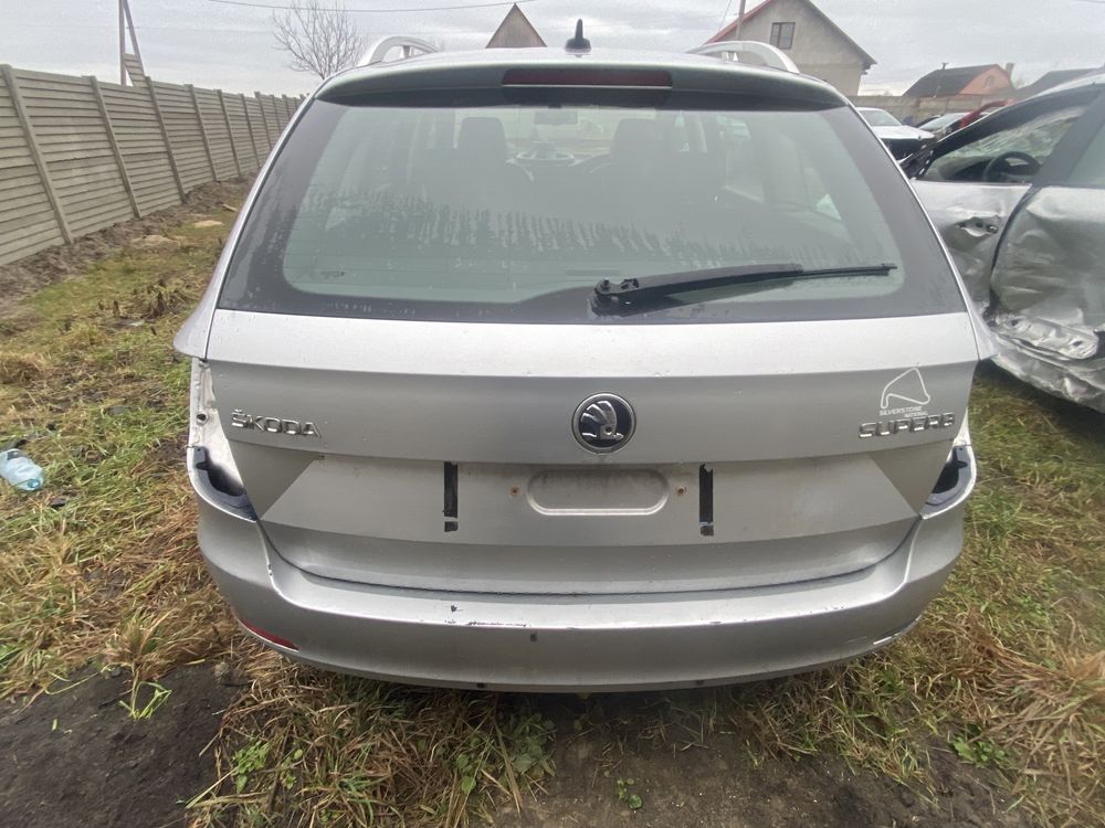 Ляда кришка багажника Skoda Superb 2 FL Шкода Суперб 2 універсал рест