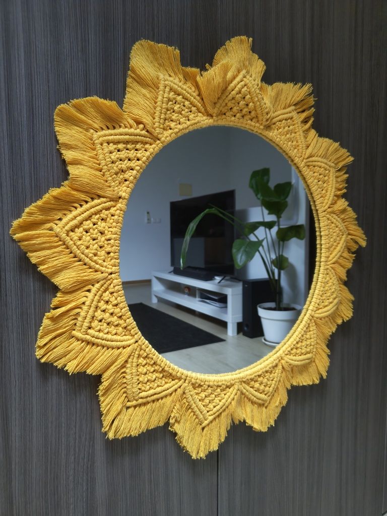 Espelho em macramé amarelo 45cm