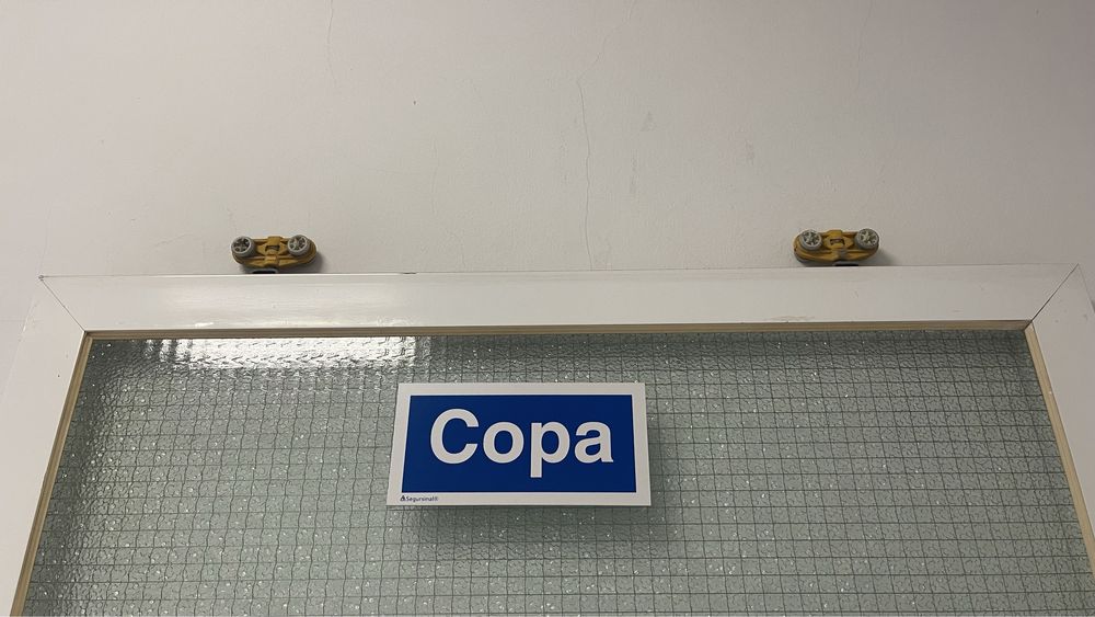 Porta para copa restaurante