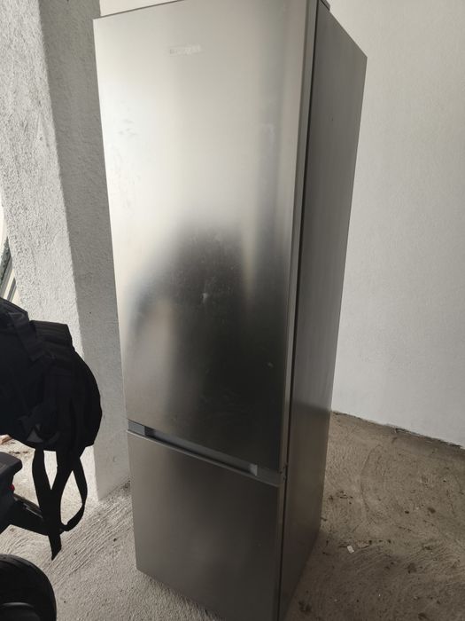 Frigorífico Electronia pouco usado.