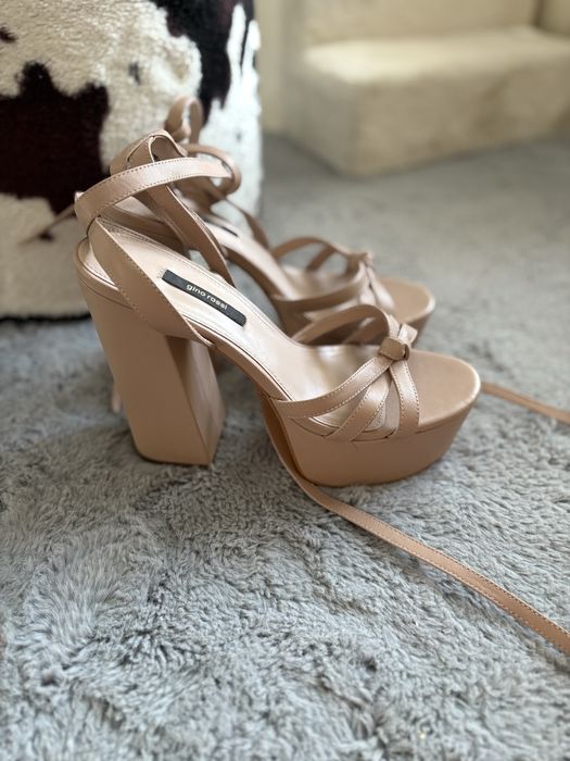 Sandały koturny skórzane Gino Rossi Idealne