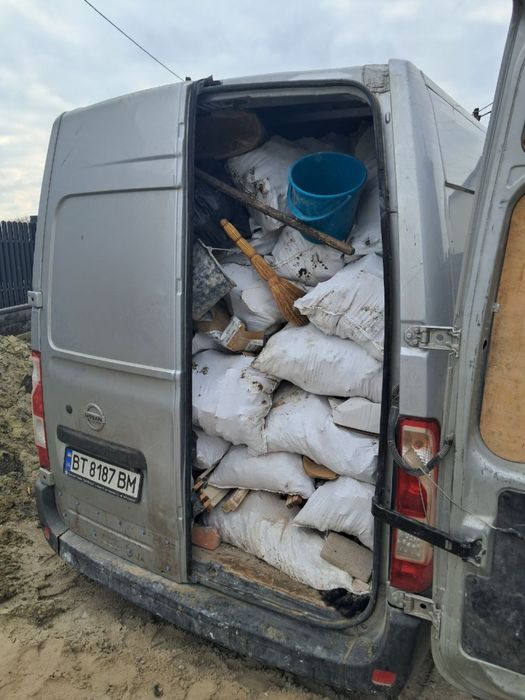 Вивіз сміття строй мусора гілки скошена трава