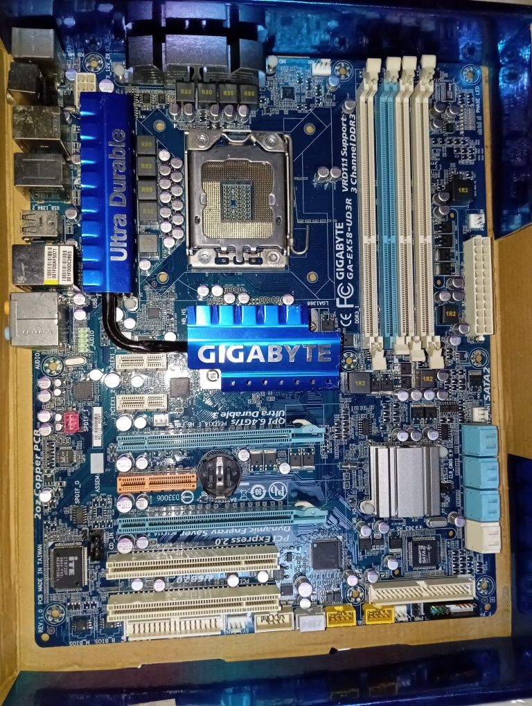 Backplate motherboard gigabyte