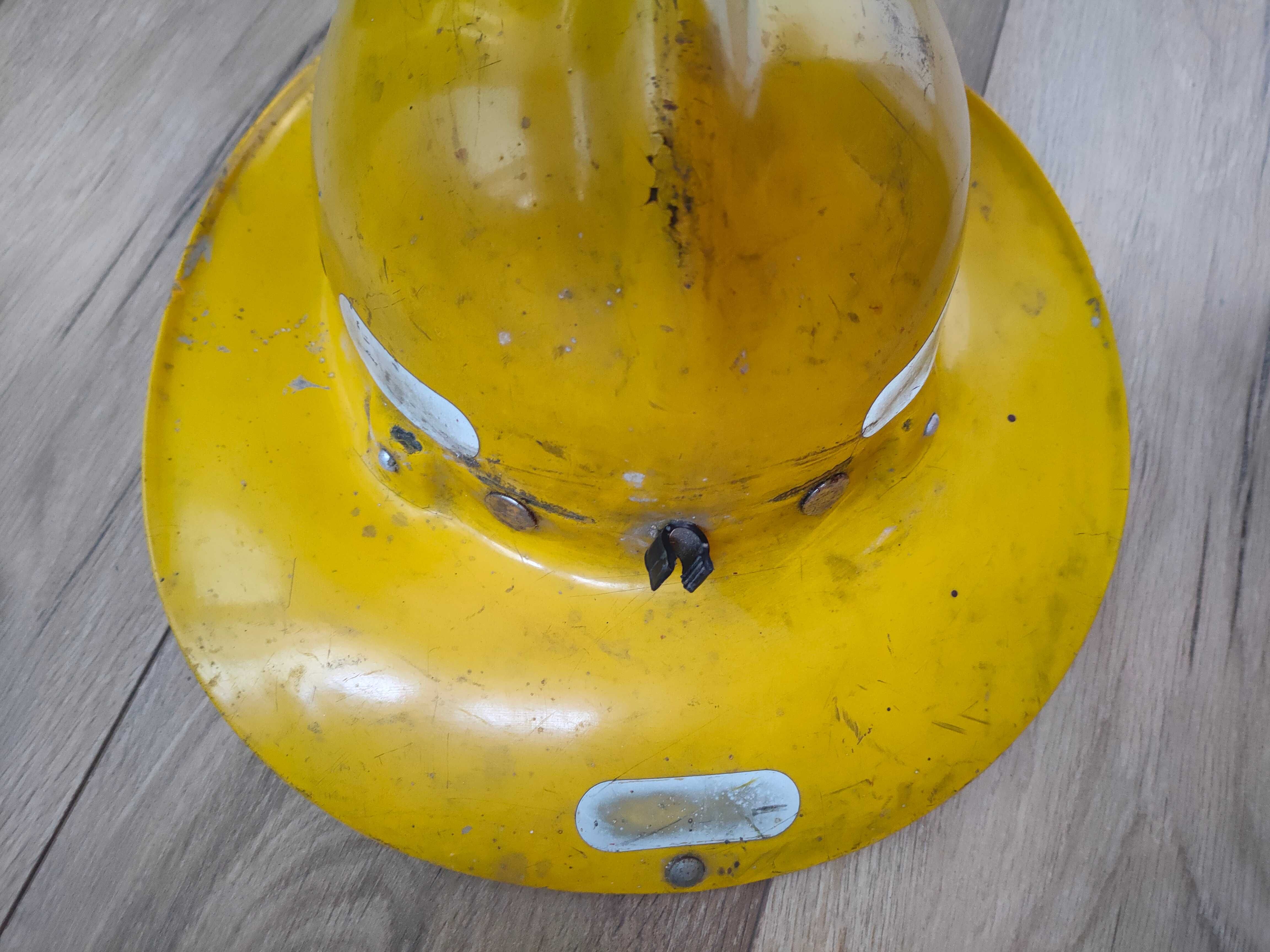 Stary kask strażacki