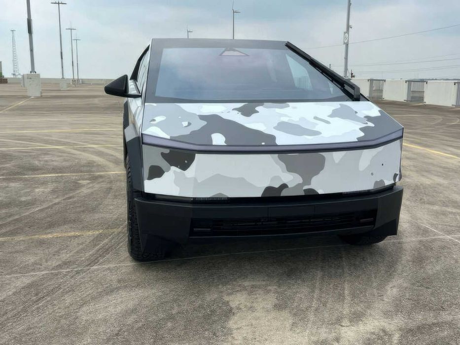 Tesla Cybertruck      2024