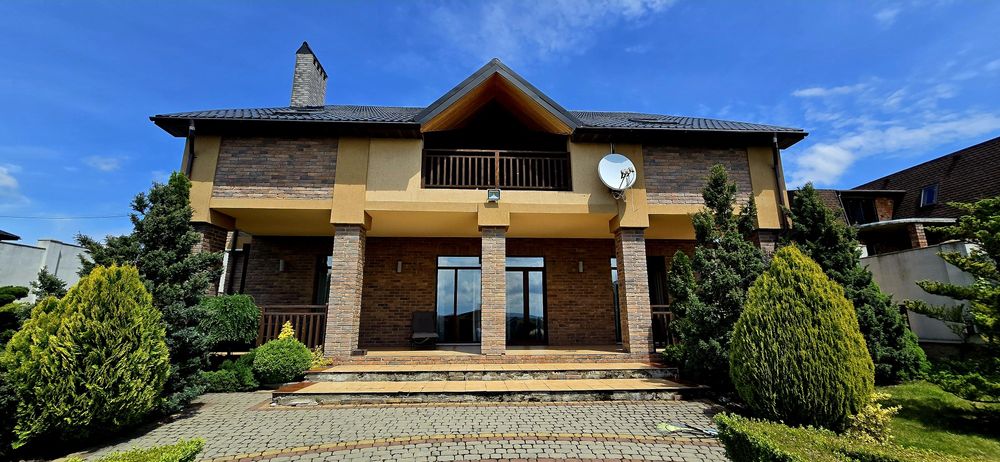 Будинок з басейном,  сауною, 15 соток землі