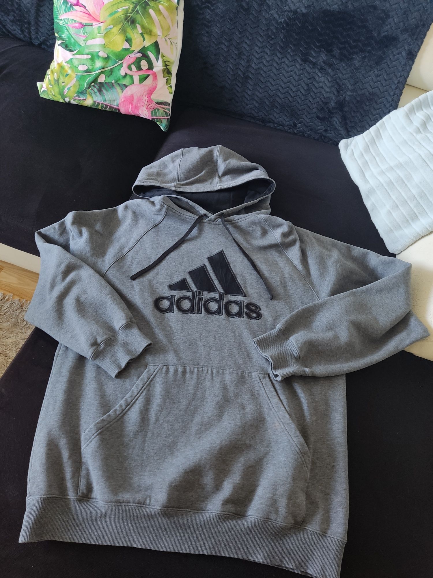 Bluza z Adidasa z kapturem