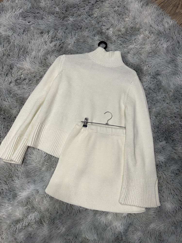 Костюм в‘язаний светер та мініспідниця молочна XS-S