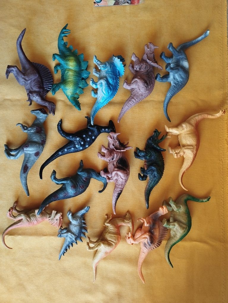 Іграшки:динозаврики