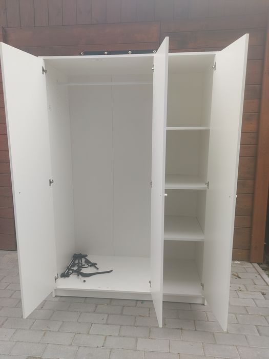 Sprzedam białą  szafę