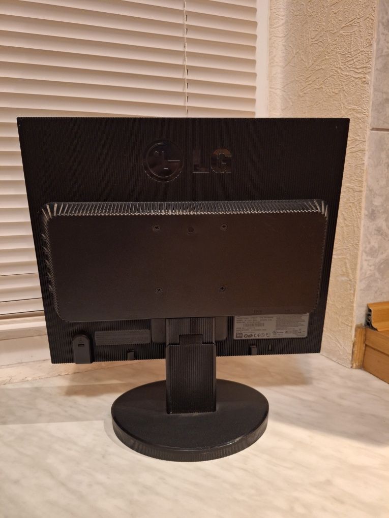 Монітор 17" LG Electronics L1752TR