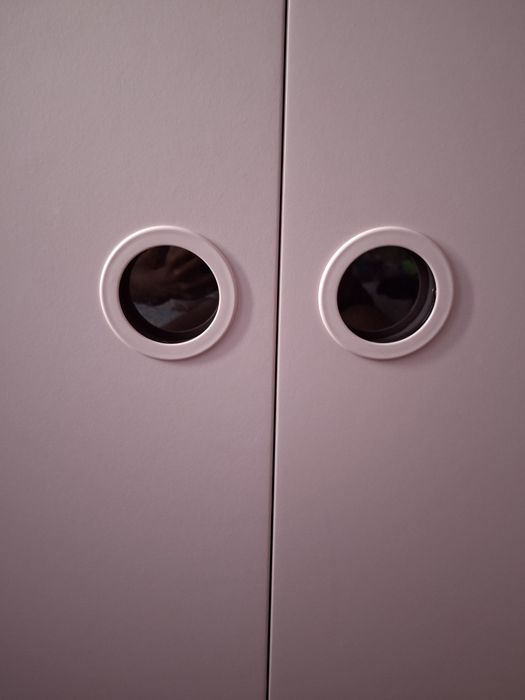 Armário IKEA rosa para quarto de criança