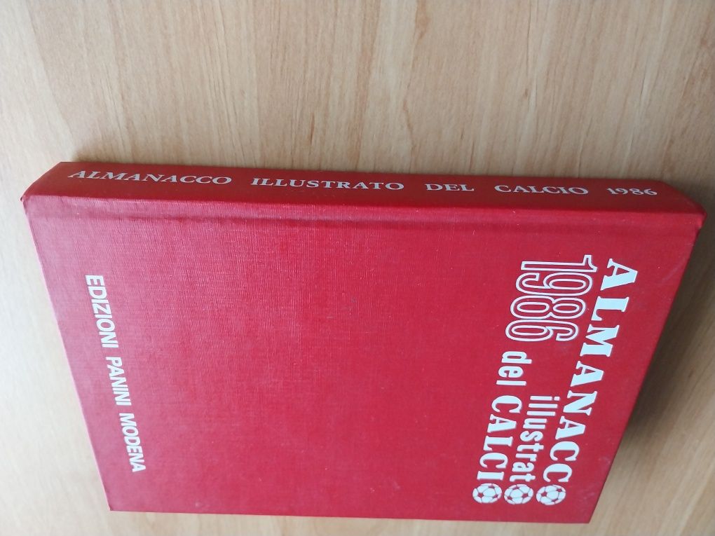 Futebol em Itália - Anuário 1985/86 (600 Páginas)