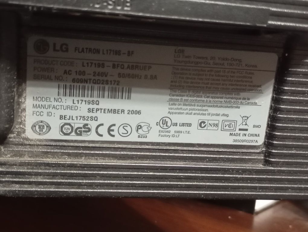 Монитор LG flatron L1719