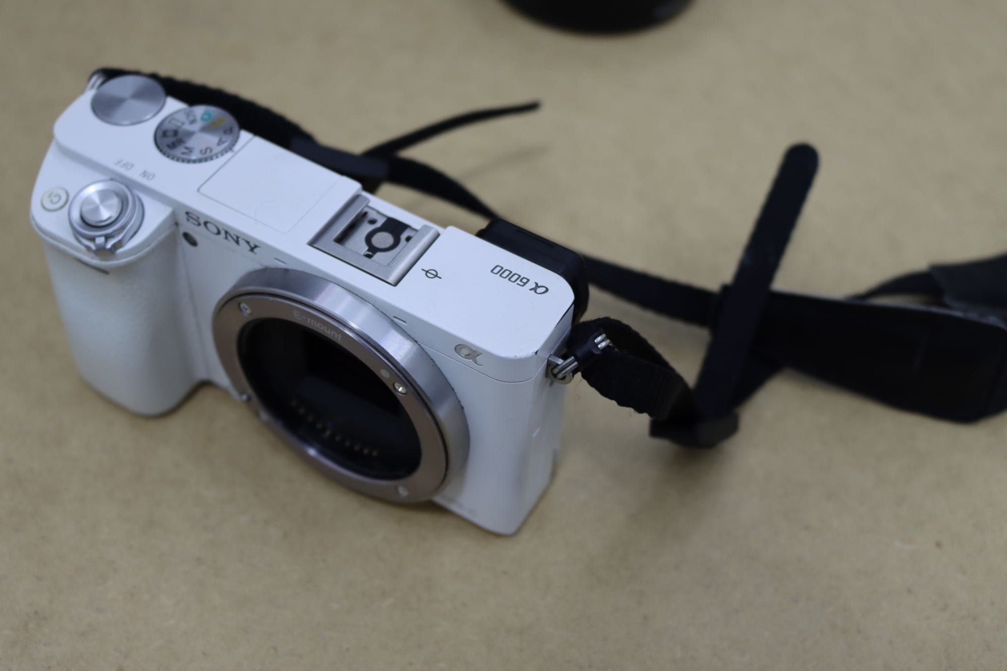 Máquina fotográfica Sony a6000 (Corpo) + Lente