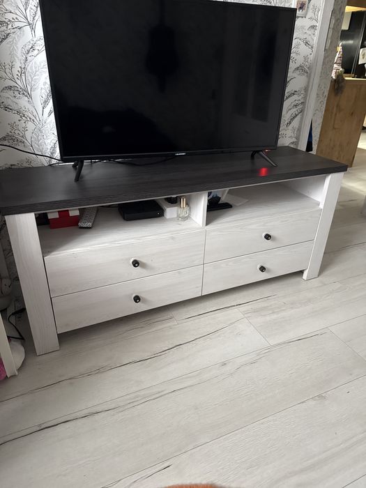 Komoda wolonostojaca pod tv