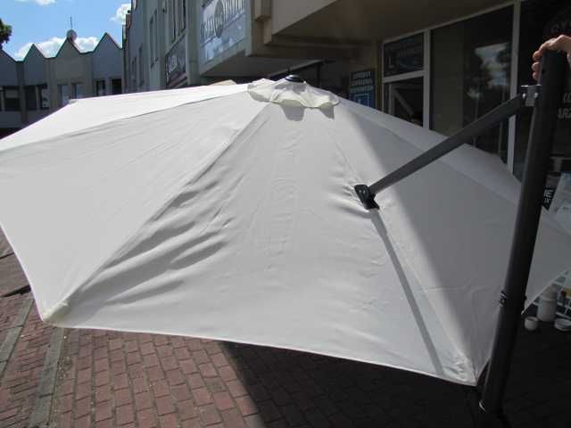 Parasol tarasowy balkonowy ścienny na ścianę okrągły 300cm kremowy