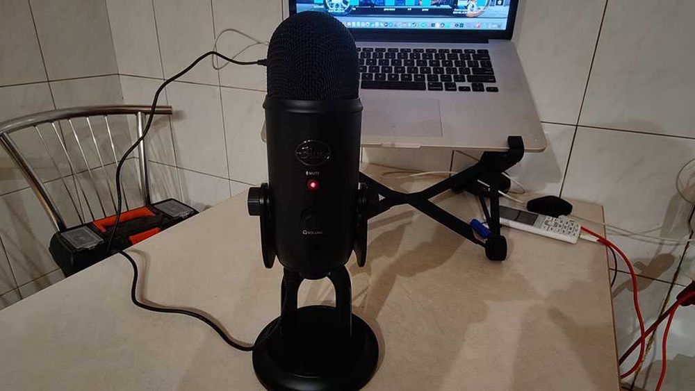 Микрофон Blue Microphones Yeti Blackout