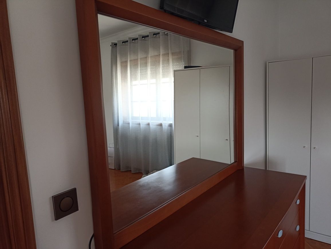 Mobília de quarto em madeira maciça de Cerejeira