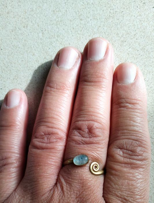 Anel ajustável com pedra da Lua