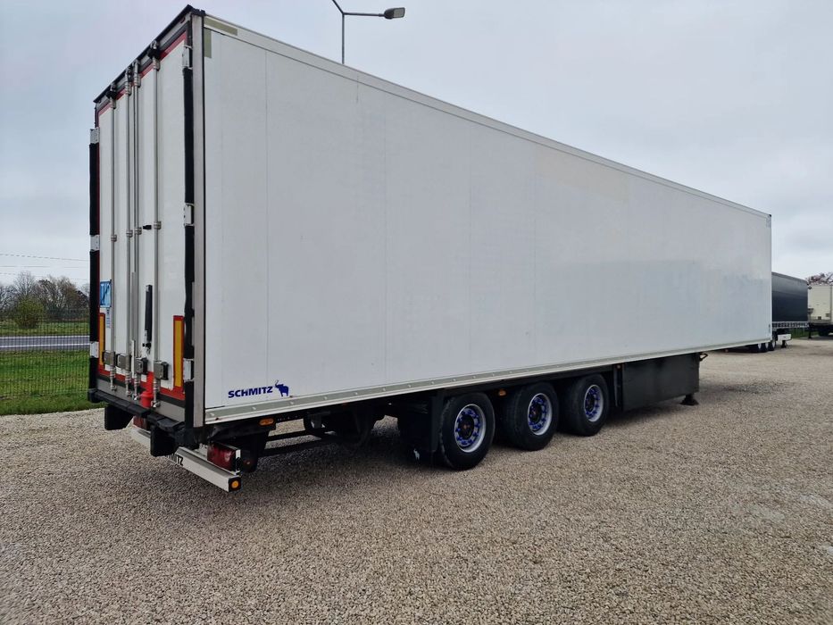 Schmitz Cargobull Naczepa CHŁODNIA MEGA - THERMO KING - SAF - OŚ PODNOSZONA