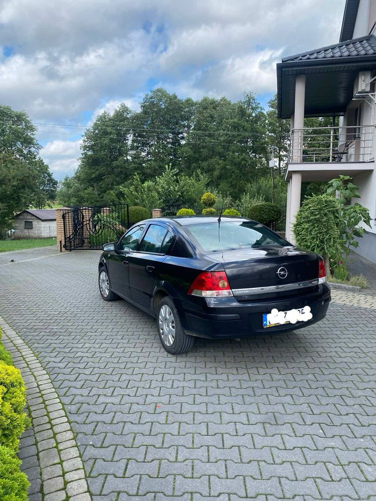 Opel Astra H - sedan