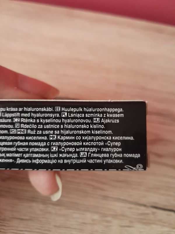 Lśniąca szminka z kwasem hialuronowym Hydramatic 3,6g Mauve Creme.