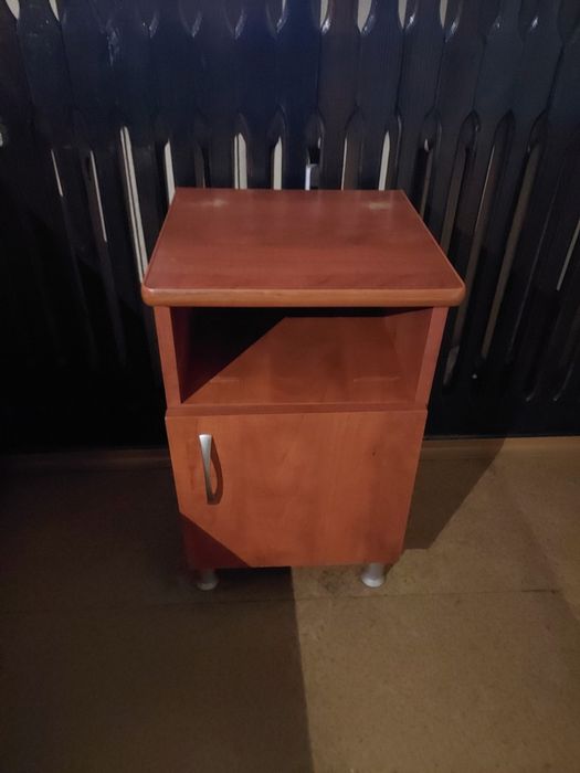 Biurka/ stoły sklepowe/ biurowe